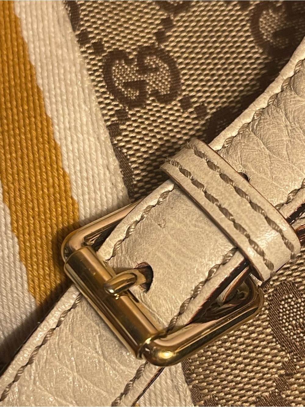 Gucci Crossbody with COA and two bag charms - Picture 13 of 16
